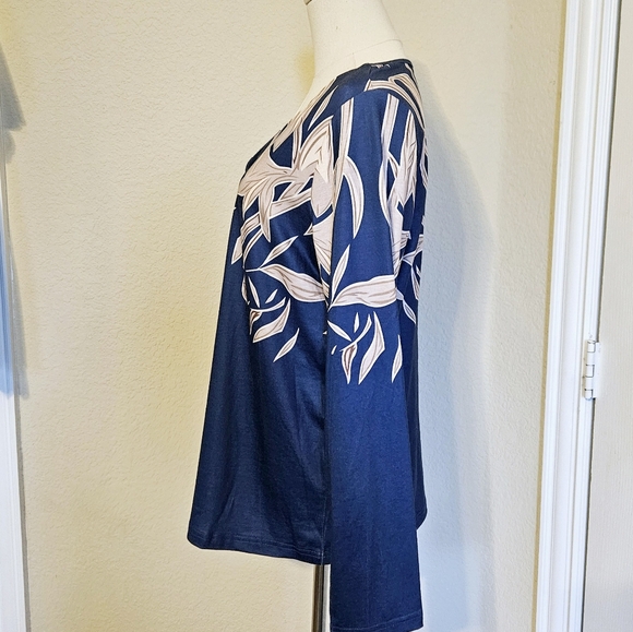 Casual Leaf Print V-neck Top Women Size 6 - Picture 5 of 6